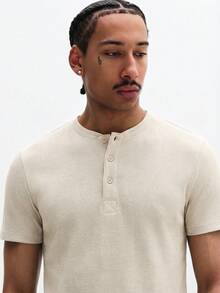 SUMWON Camiseta Henley con botones en el frente, manga corta, textura acanalada, básica y casual, esencial para el verano y la primavera, cómoda y de corte relajado - Albaricoque - Ver 4