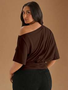 SHEIN BAE Kaos Asimetris Bahu Miring Kasual Hitam, Serbaguna untuk Pemakaian Sehari-hari, Kencan, Minum Teh Sore, Berkumpul dengan Teman, dan Semua Acara yang Sesuai - Mocha Brown - View 1