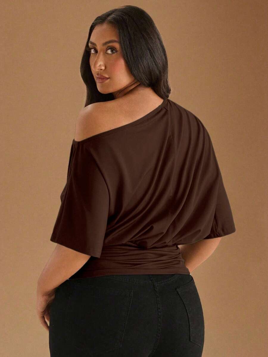 SHEIN BAE Kaos Asimetris Bahu Miring Kasual Hitam, Serbaguna untuk Pemakaian Sehari-hari, Kencan, Minum Teh Sore, Berkumpul dengan Teman, dan Semua Acara yang Sesuai - Mocha Brown - View 1