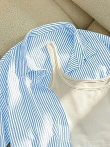 Resyla Bộ đồ thường ngày dành cho nữ gồm áo hai dây màu trơn và áo tay dài kẻ sọc cài một hàng khuy, kết hợp với quần short. - Màu xanh nhạt - Xem 5