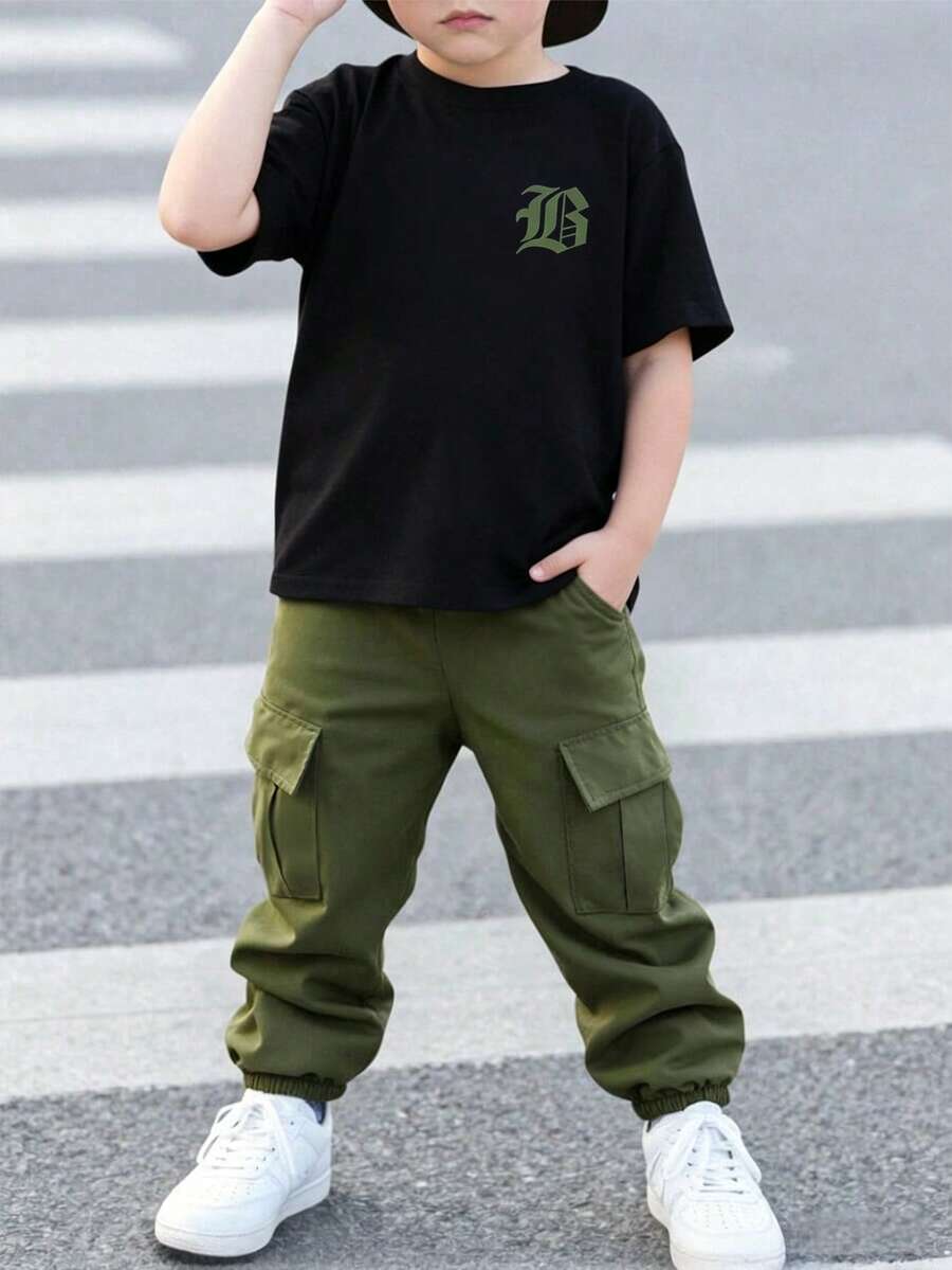 SHEIN 小男孩 T-shirt 套裝,黑色短袖圓領字母印花上衣搭配軍綠色工裝長褲,夏季職業日旅行時尚穿搭 - 彩色 - 查看 1