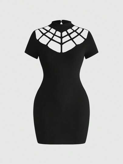 ROMWE Đầm ngắn ôm sát khoét rỗng họa tiết mạng nhện phong cách Gothic, trang phục đi biển mùa hè tối màu.