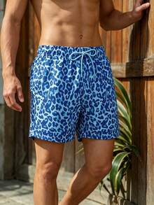 Manfinity Swimmode 男士時尚豹紋口袋抽繩腰沙灘短褲，夏季波西米亞風海灘度假夏威夷熱帶泳褲 - 藍色 - 查看 6