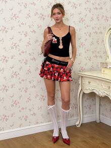Strawberry Shortcake X SHEIN Jupe mini d'été à la mode pour femmes, avec motif à carreaux, lettres de bande dessinée et ornements de strass - Rouge - Voir 5