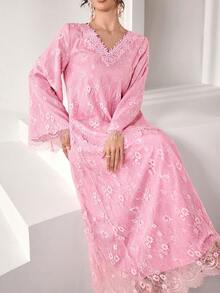 Al Najma 优雅V领喇叭袖蕾丝边飘逸连衣裙，春夏款 - 粉色 - 查看 6