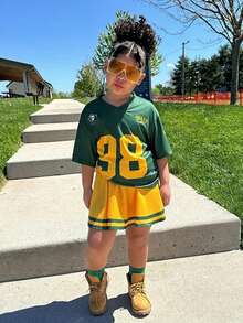 Set de 2 piezas Top de jersey deportivo y falda para niñas jóvenes, conjunto de vestir casual y de moda con estampado numérico - Verde - Ver 2