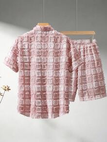 Manfinity Homme Bộ đồ nam thường ngày gồm áo sơ mi ngắn tay cài một hàng khuy và quần short, viền tua rua. - Hồng - Xem 2
