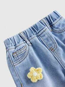 SHEIN 女嬰時尚雪花水洗破洞刺繡喇叭牛仔褲，花卉設計，適合春夏，休閒百搭，適用日常穿著、街頭風、節慶與優雅畢業場合 - 淺色水洗藍 - 查看 3