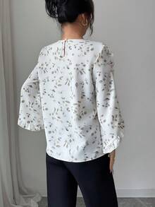 SHEIN Elenzya 新款春夏荷叶边碎花长袖宽松圆领衬衫 - 白色 - 查看 2