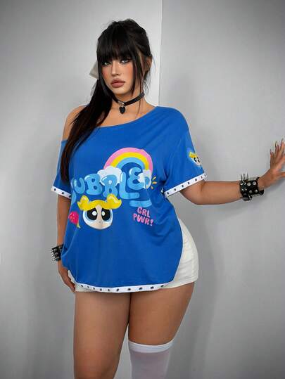 Whyspr THE POWERPUFF GIRLS X SHEIN Áo thun nữ cỡ lớn dáng rộng, thiết kế bất đối xứng, lệch vai, tay ngắn, phong cách Y2K ngọt ngào! Họa tiết kem cầu vồng.