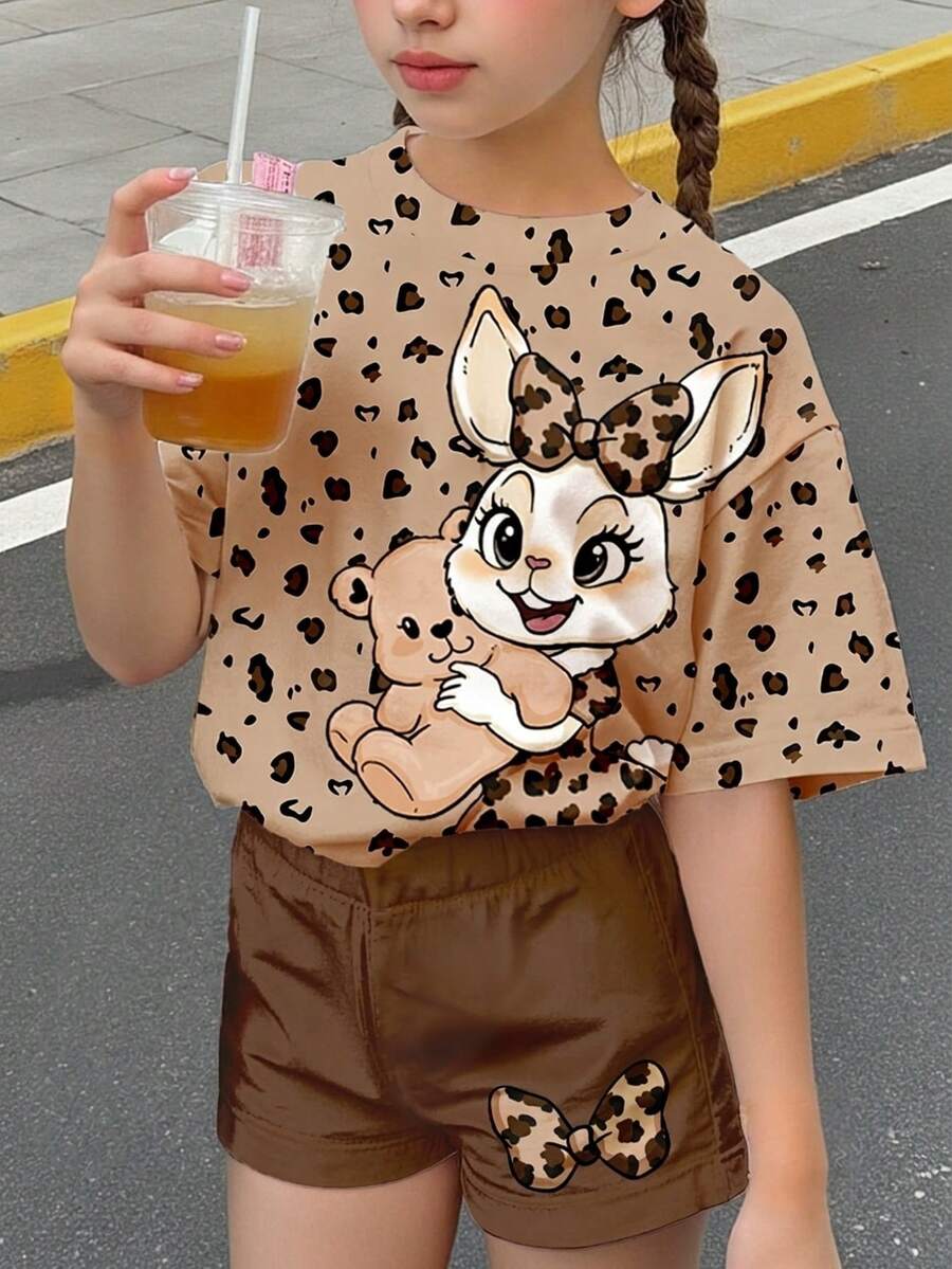 两件套可爱兔子豹纹印花上衣短裤套装,少女休闲简约圆领宽松短袖T恤和短裤,适合春夏日常穿着、旅行、度假、户外活动、农场生活、休闲放松等场合。 - 彩色 - 查看 1