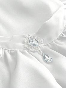 ROMWE Goth Blusa/camisa para mujer de talla grande con cuello de volantes desmontable estilo gótico vintage del Renacimiento, con pendiente de diamante barroco, puños acampanados y cintura entallada - Blanco - Ver 3