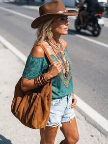 SHEIN LilyWest Top Ombro Frio com Estampa Boêmia, Camiseta Casual de Manga Curta com Ombros à Mostra e Estampa Dashiki Vintage para o Verão - Verde - Visão 4