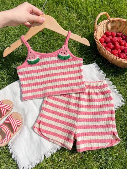 SHEIN Vintaside Kids 两件套女婴时尚假日图案吊带背心和短裤套装，适合夏季度假旅行