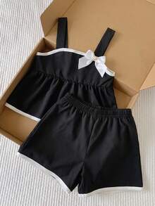 SHEIN Elladie kids 两件套女童黑白蝴蝶结吊带背心和短裤套装，优雅休闲风格，撞色滚边荷叶边下摆和珍珠点缀，采用柔软舒适的面料，适合春夏外出、派对和日常穿着。时尚百搭的两件套童装，适合小朋友。 - 黑色 - 查看 7