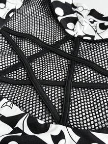 Whyspr THE POWERPUFF GIRLS X SHEIN 女士哥特式棋盘格五芒星网纱连衣裙，Y2K 坏女孩风格！黑白印花迷你警服腰部荷叶边下摆连衣裙，哥特女孩必备飞天小女警五芒星网纱拼接连衣裙 - 黑與白 - 查看 8