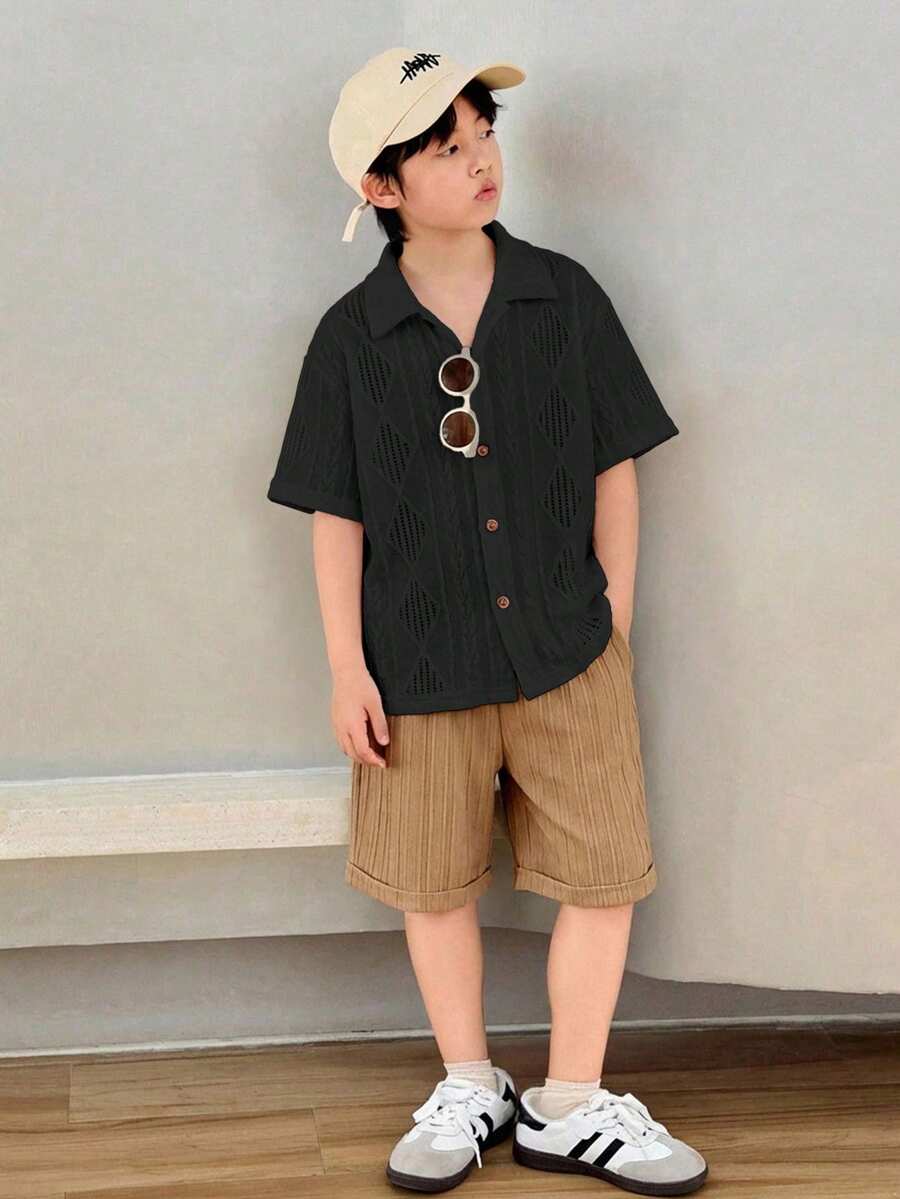 SHEIN 两件套儿童/青少年男童休闲舒适提花领短袖纽扣宽松衬衫和纯色短裤套装,适合学校、花园、海滩、生日、春季、夏季、秋季、冬季穿着。 - 黑色 - 查看 1