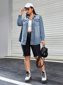 SHEIN EZwear 大码女式长袖单排扣休闲口袋牛仔衬衫 - 淺色水洗藍 - 查看 3