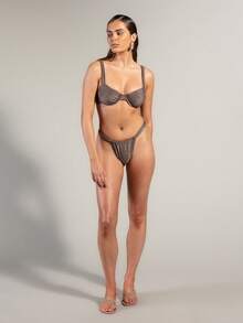 Rouah Quần bikini dây buộc bên hông màu xám bạc ánh kim sang trọng, hoàn hảo cho kỳ nghỉ hè - Có áo bikini cùng kiểu. - màu nâu - Xem 2