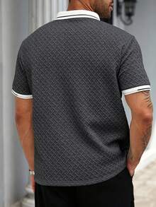Manfinity Homme 男士大尺碼對比色短袖休閒通勤 Polo 衫，正式款 - 深灰色 - 查看 2