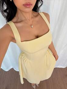 Modelyn Petite 女士黄色编织无袖吊带收腰露背刺绣蝴蝶A字中长连衣裙，优雅浪漫，春夏款 - 黃色 - 查看 3
