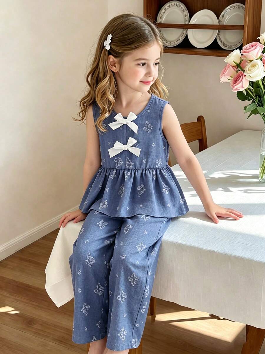 SHEIN Elladie kids 女童两件套，蓝色竹纹印花刺绣花卉图案梭织面料，白色蝴蝶结装饰无袖上衣+阔腿裤，面料柔软舒适，适合女孩日常、上学、度假、派对、海滩、夏季穿着。