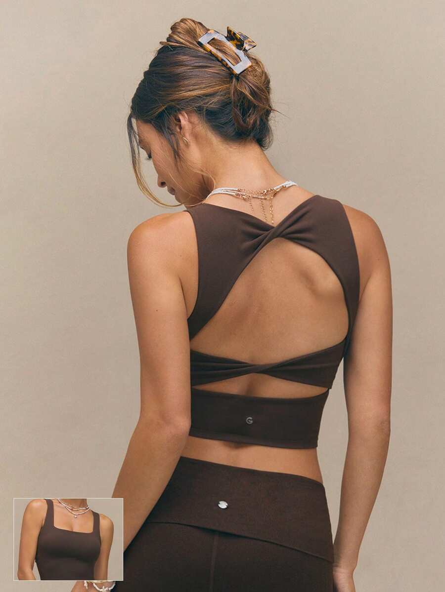 GLOWMODE FeatherFit™ Active Ambition Atasan Tank Top Crop Lembut Seperti Mentega dengan Leher Persegi dan Punggung Terbuka Berpilin, Cup yang Dapat Dilepas, Cocok untuk Yoga, Studio, dan Pakaian Sehari-hari dengan Dampak Rendah - Coklat - View 1