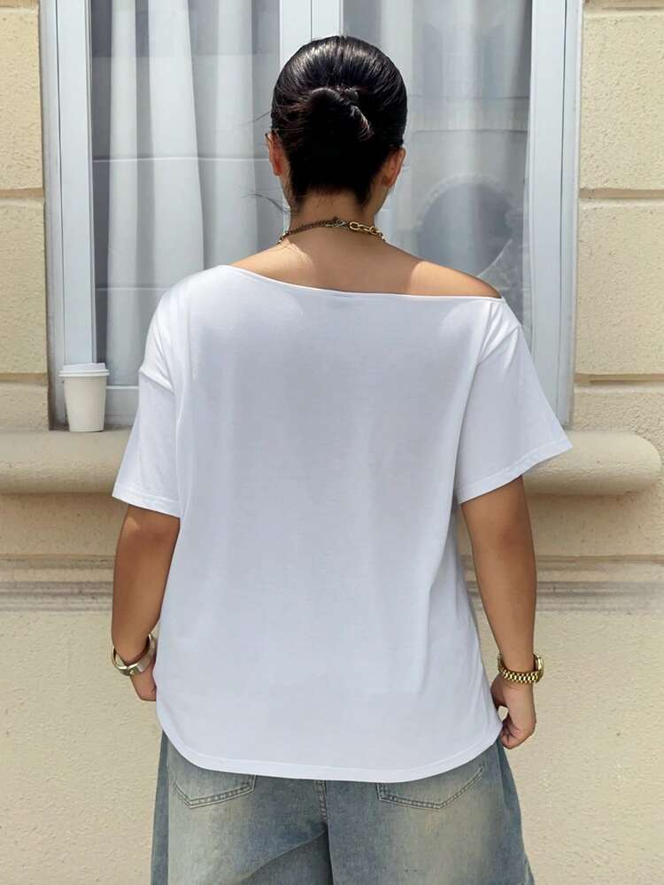 Dazy Plus Plus Size Women Loose Fit Numeric Print Asymmetrical Shoulder Short Sleeve Street Style White T-Shirt