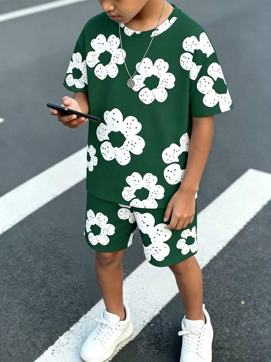 春夏男童休闲时尚创意个性清新简约绿色底白色大花印花休闲基础款短袖T恤和短裤套装,舒适日常穿着 - 彩色 - 查看 1
