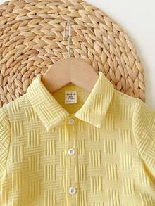 SHEIN Bộ đồ mùa hè dễ thương cho bé trai, áo sơ mi ngắn tay màu vàng và quần cạp chun. - Màu vàng - Xem 3