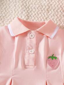 SHEIN 女嬰粉色夏季可愛草莓刺繡POLO領短袖洋裝，輕盈休閒A字裙，柔軟面料，適合日常穿著與生日 - 粉色 - 查看 7