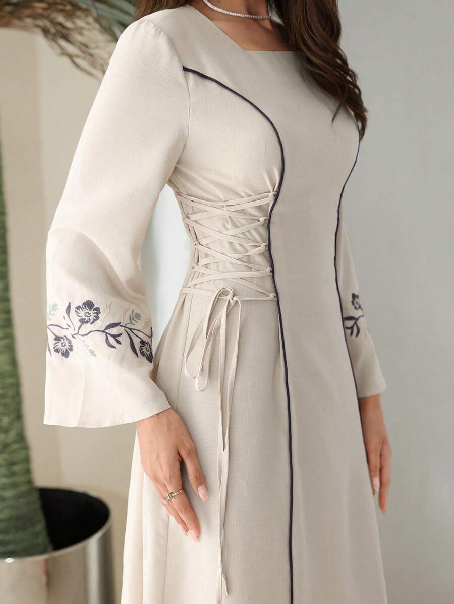 Al Najma Vestido de estilo vacacional con estampado floral elegante, cuello cuadrado, mangas acampanadas y cinturón en la cintura para mujer, primavera/otoño - Amarillo - Ver 1