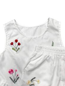 Resyla [Printed Design] Women's Floral Ruffle Blouse And Shorts 2 Pieces Casual Cute Outfit Picnic White Floral Summer Set - Multicolor - View 3