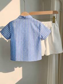 SHEIN LMoss Kids 男童夏季休闲度假及日常通勤条纹印花V领短袖上衣和前缝短裤套装 - 彩色 - 查看 2