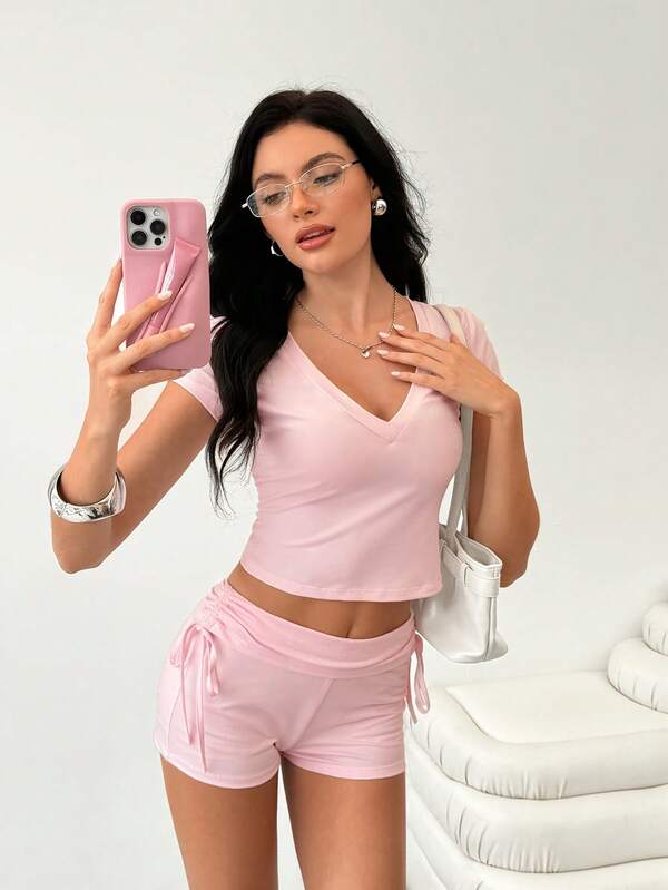 SHEIN Set de 2 piezas de Camiseta de manga corta con cuello en V + Shorts ajustados con cordón en la cintura para mujer, conjunto de ropa casual y deportiva de verano ajustada