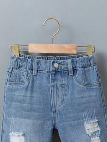 SHEIN Playful Pals 男童牛仔裤夏季新品：时尚休闲牛仔短裤，浅蓝色牛仔布，复古做旧破洞设计，直筒宽松版型，舒适柔软面料。适合日常通勤、上学、户外活动等各种场合。男童牛仔短裤 - 淺色水洗藍 - 查看 4
