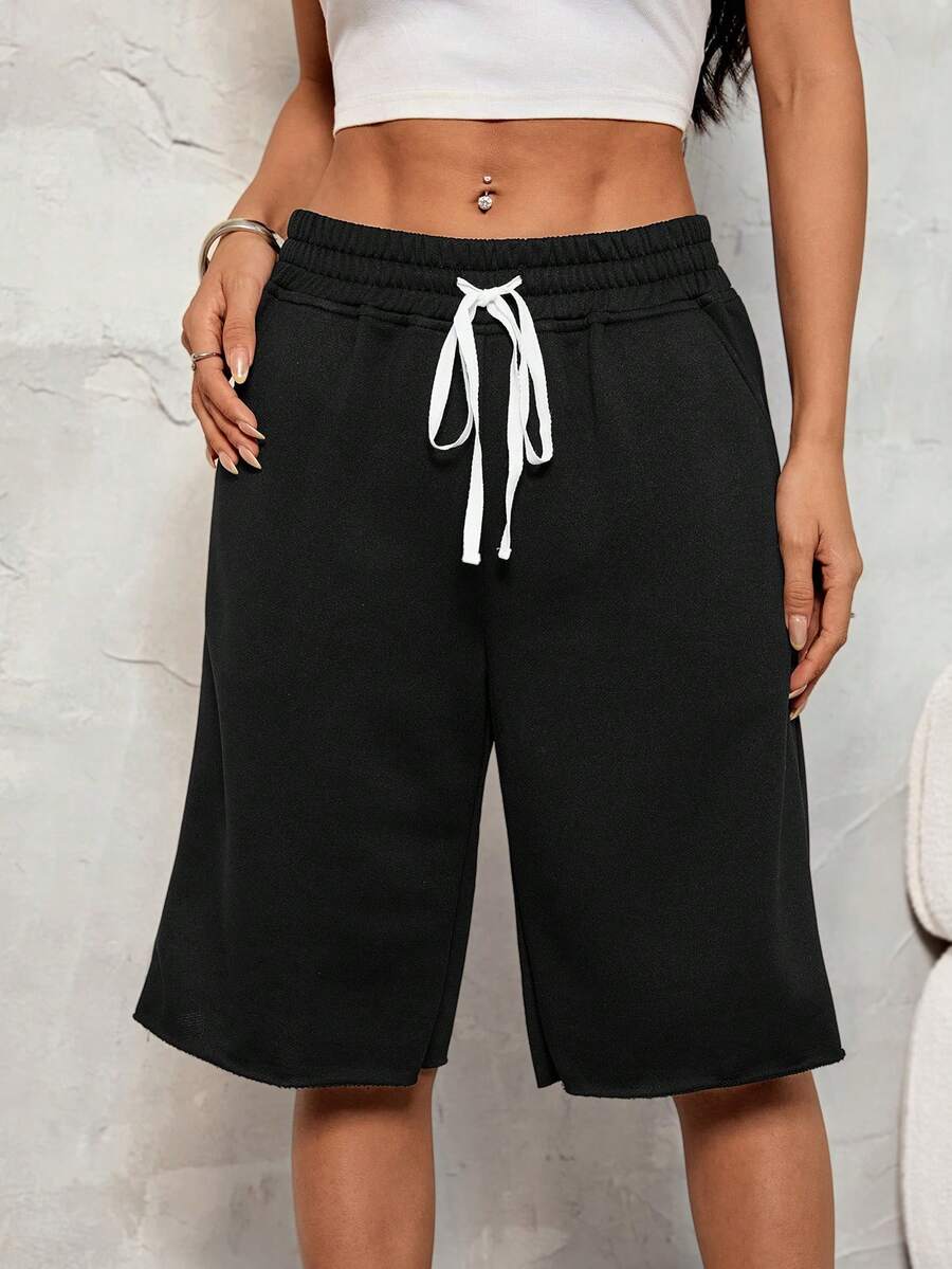 SHEIN PETITE Quần short Bermuda ống rộng màu đen dệt kim có dây rút eo dành cho nữ, kiểu dáng thường ngày. - màu đen - Xem 1