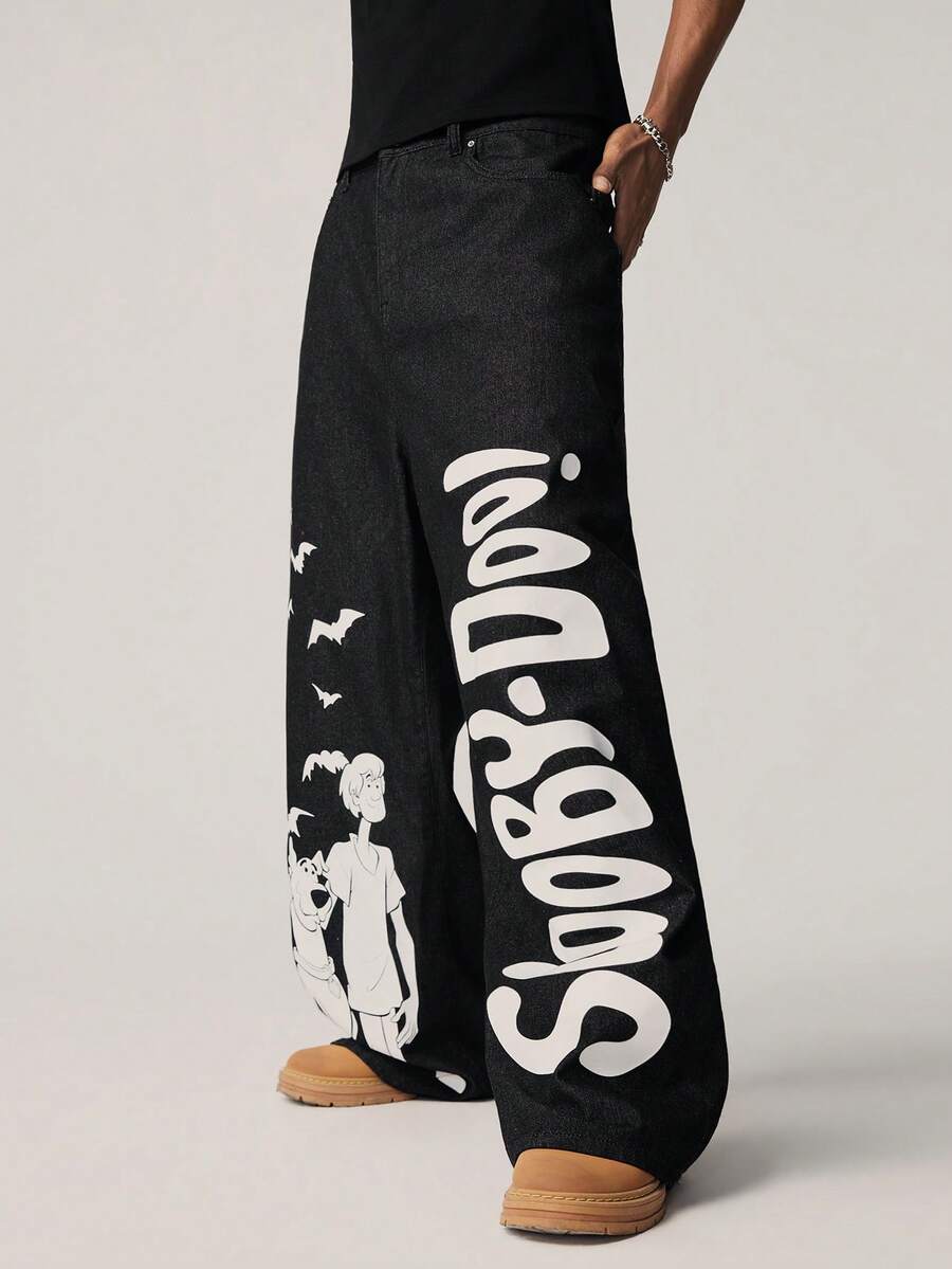 SCOOBY-DOO X SHEIN Quần jean denim nam in chữ, kiểu dáng thường ngày, đa năng. - màu đen - Xem 1