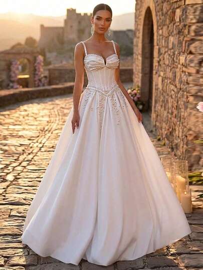 Glamrae Đầm maxi dài ngang gối màu trắng satin sang trọng, đính cườm thủ công tinh xảo, kiểu đuôi cá, dây buộc điều chỉnh được, phù hợp cho đám cưới, lễ tốt nghiệp, dã ngoại, nhà thờ hoặc các hoạt động ngoài trời.