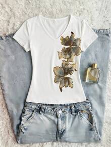 SHEIN BASICS Camisetas de manga corta con cuello en V y estampado minimalista para mujer, tops blancos para mujer - Blanco - Ver 4