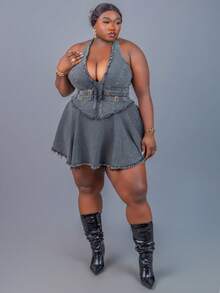 CurvyTilda Vestido vaquero mini con hombros descubiertos, dobladillo con volantes, lavado desgastado y desgarrado en estilo Y2K para mujeres de talla grande - Gris - Ver 4