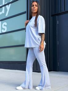 SAYEHFBABY Conjunto de camiseta de caída de hombro con estampe de letras y pantalones campana para mujeres - Gris - Ver 3