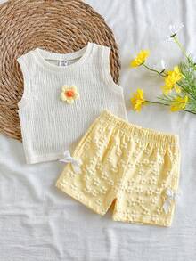 SHEIN Vintaside Kids 女婴/女童夏季圆领无袖简约休闲百搭3D花朵背心搭配休闲百搭提花面料短裤套装，适合日常休闲、散步或旅行度假。 - 黃色 - 查看 3