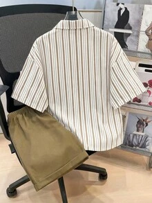 SHEIN 两件套儿童/青少年男童休闲韩版纯色POLO领贴花宽松短袖衬衫和梭织短裤套装，黑白配色，适合通勤、上学、日常休闲、旅行、运动，春夏秋冬皆宜。 - 彩色 - 查看 2
