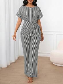 SHEIN Lady Bộ jumpsuit nữ kiểu dáng thường ngày, kẻ sọc, buộc dây phía trước, phù hợp cho mùa xuân, hè, thu, đi làm hàng ngày và đi nghỉ mát. - Đen và trắng - Xem 1