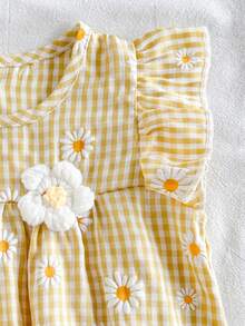 SHEIN Vintaside Kids 女婴夏季飘逸袖圆领连衣裙，优雅时尚，清新3D立体雏菊印花装饰，适合日常外出、休闲、家庭聚会或公园散步。 - 黃色 - 查看 8