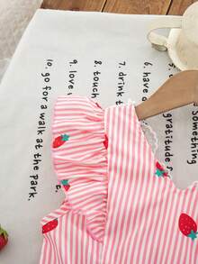 SHEIN Vintaside Kids 2025夏季新款女童连衣裙，粉白条纹草莓印花荷叶袖V领腰部系带蝴蝶结露背A字连衣裙，乡村风格时尚女童装 - 粉色 - 查看 3