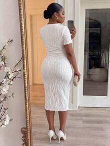 SHEIN Lady CURVE 大码女式V领短袖修身优雅连衣裙 - 白色 - 查看 2