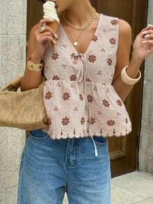 SHEIN PariChic Áo kiểu nữ cổ chữ V không tay thắt nơ họa tiết kẻ caro thêu hoa phong cách retro, áo vest viền bèo nhún cho mùa hè, áo hai dây kẻ caro màu nâu dáng rộng kiểu Riviera Pháp, thích hợp cho mặc hàng ngày, đi làm, hẹn hò, mua sắm. - màu nâu - Xem 3