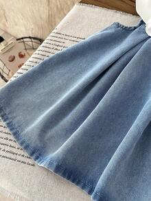 SHEIN LMoss Kids Đầm ngắn không tay dáng rộng màu xanh denim cổ bướm trắng dễ thương cho bé gái - Rửa trung bình - Xem 6